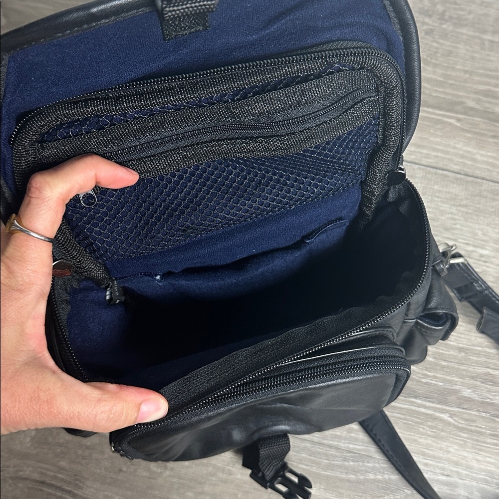 Leather Crossbody Camera Bag - Picture 5 of 8